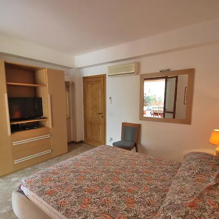 Perla - Terrazza Fronte Mare E Aria Condizionata Марина-ди-Кампо