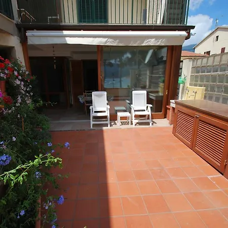 Perla - Terrazza Fronte Mare E Aria Condizionata Апартаменты