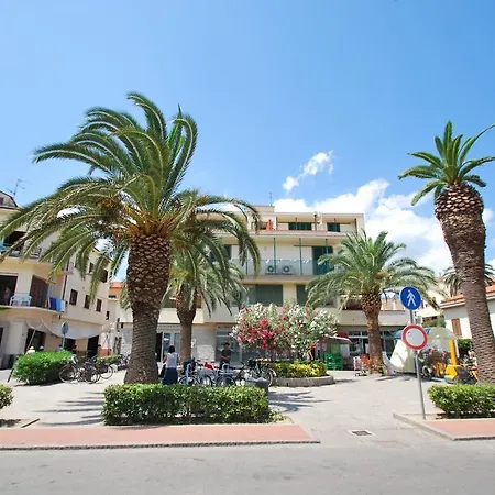 Perla - Terrazza Fronte Mare E Aria Condizionata Apartamento