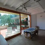 Perla - Terrazza Fronte Mare E Aria Condizionata Lägenhet *